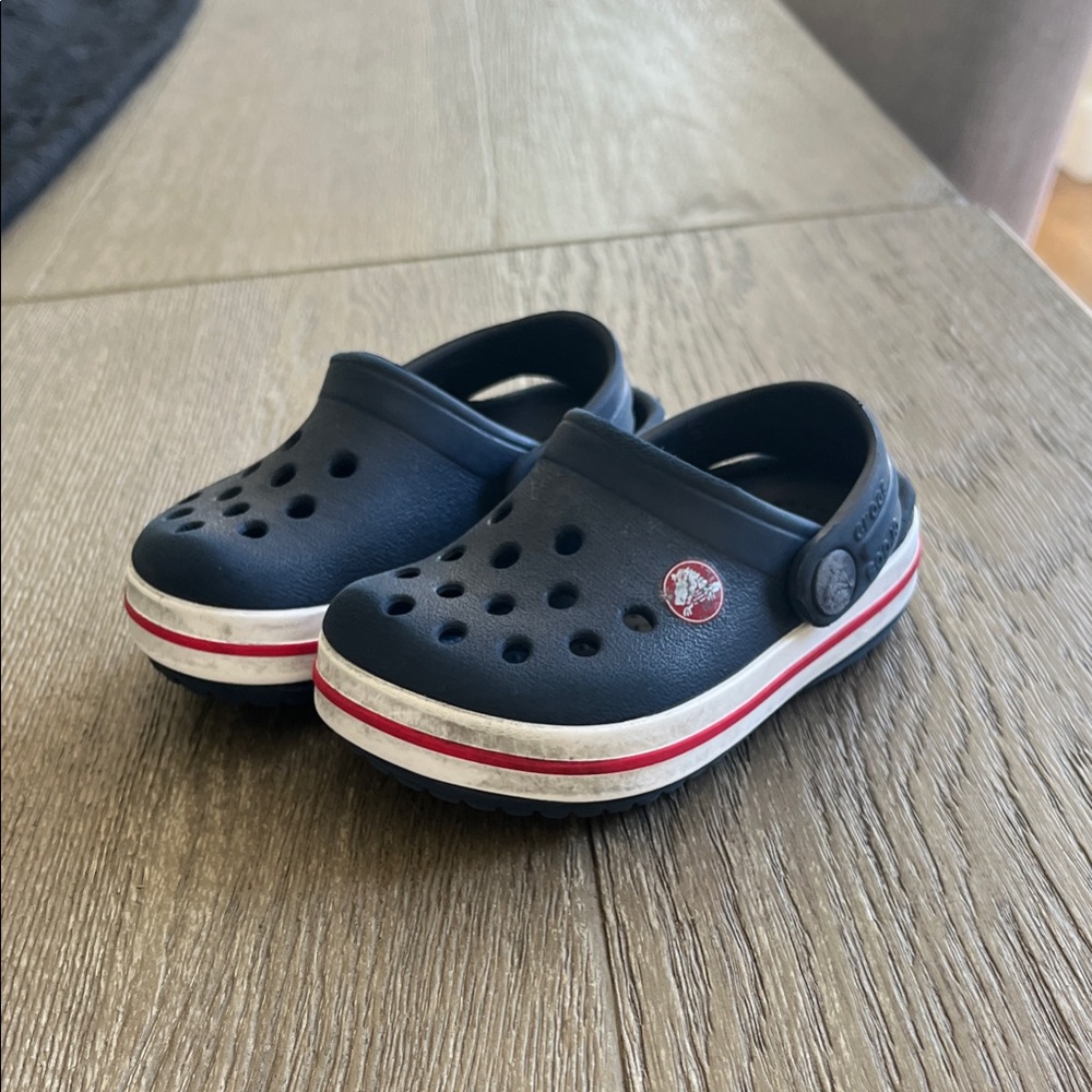 CROCS Baby Navy Blue Clogs with Red Stripe Size 4